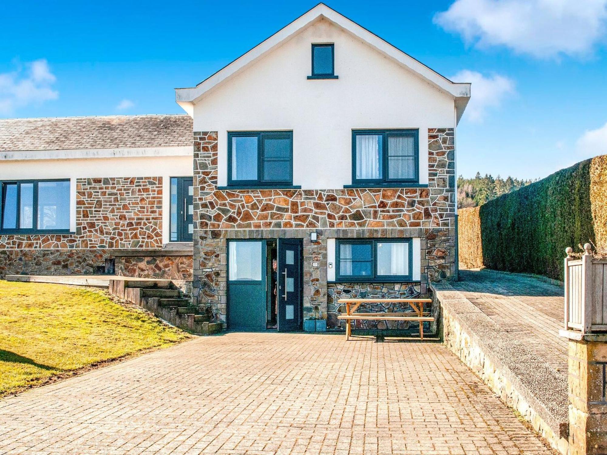Sophisticated Holiday Home In Lierneux Near Forest Zewnętrze zdjęcie